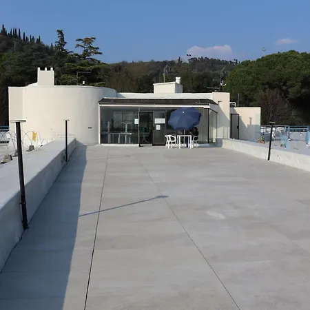 Monika 5 Garden شقة