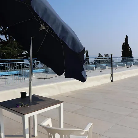 Monika 5 Garden * غارْدا