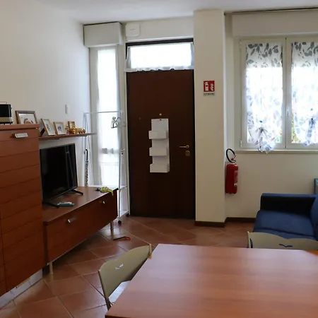 Monika 5 Garden גארדה