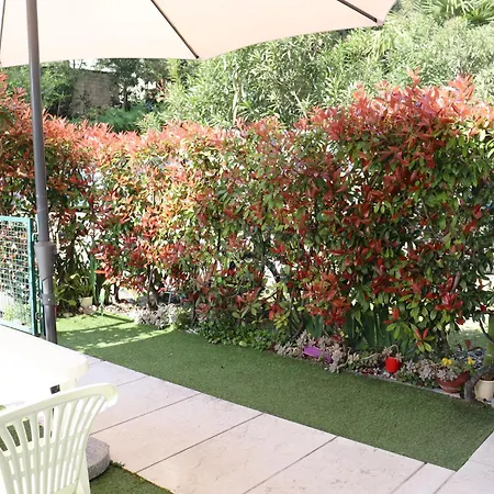 Monika 5 Garden Apartamento